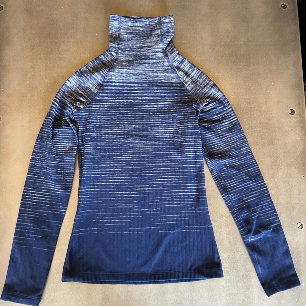 EUC Women’s Nike Pro Hyperwarm Turtleneck. Warm and soft! Women’s X-Small.